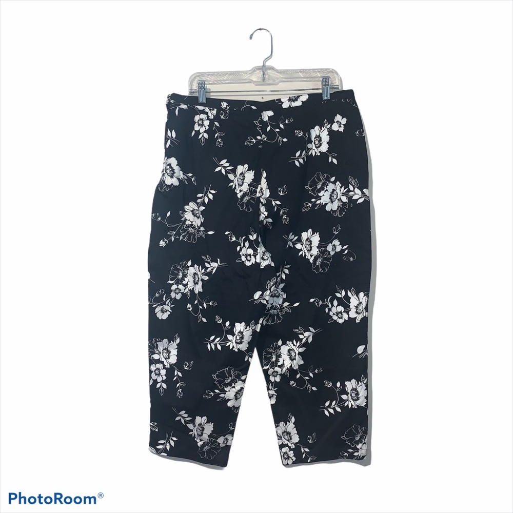 Capacity women’s black and white floral capris